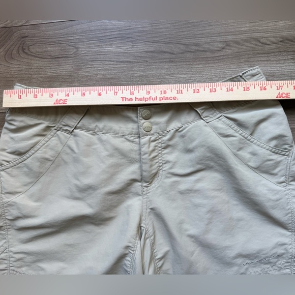 Columbia PFG Shorts Omni Shade Women's Sz Medium Outdoor Casual Tan - Picture 7 of 9
